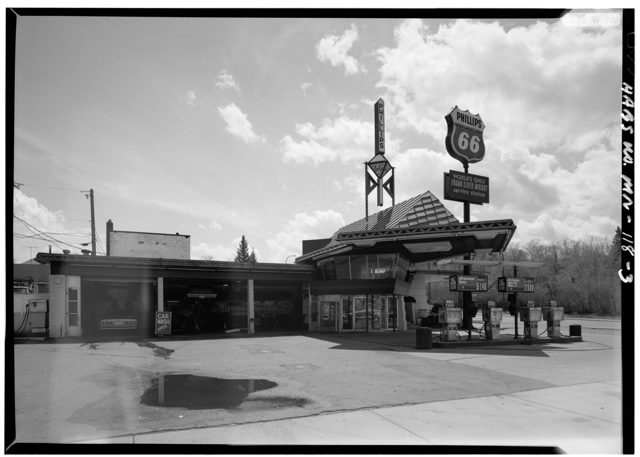 Lindholm Petrol Şirketi Servis İstasyonu, Cloquet, Minnesota (s/b fotoğraf) by American Photographer