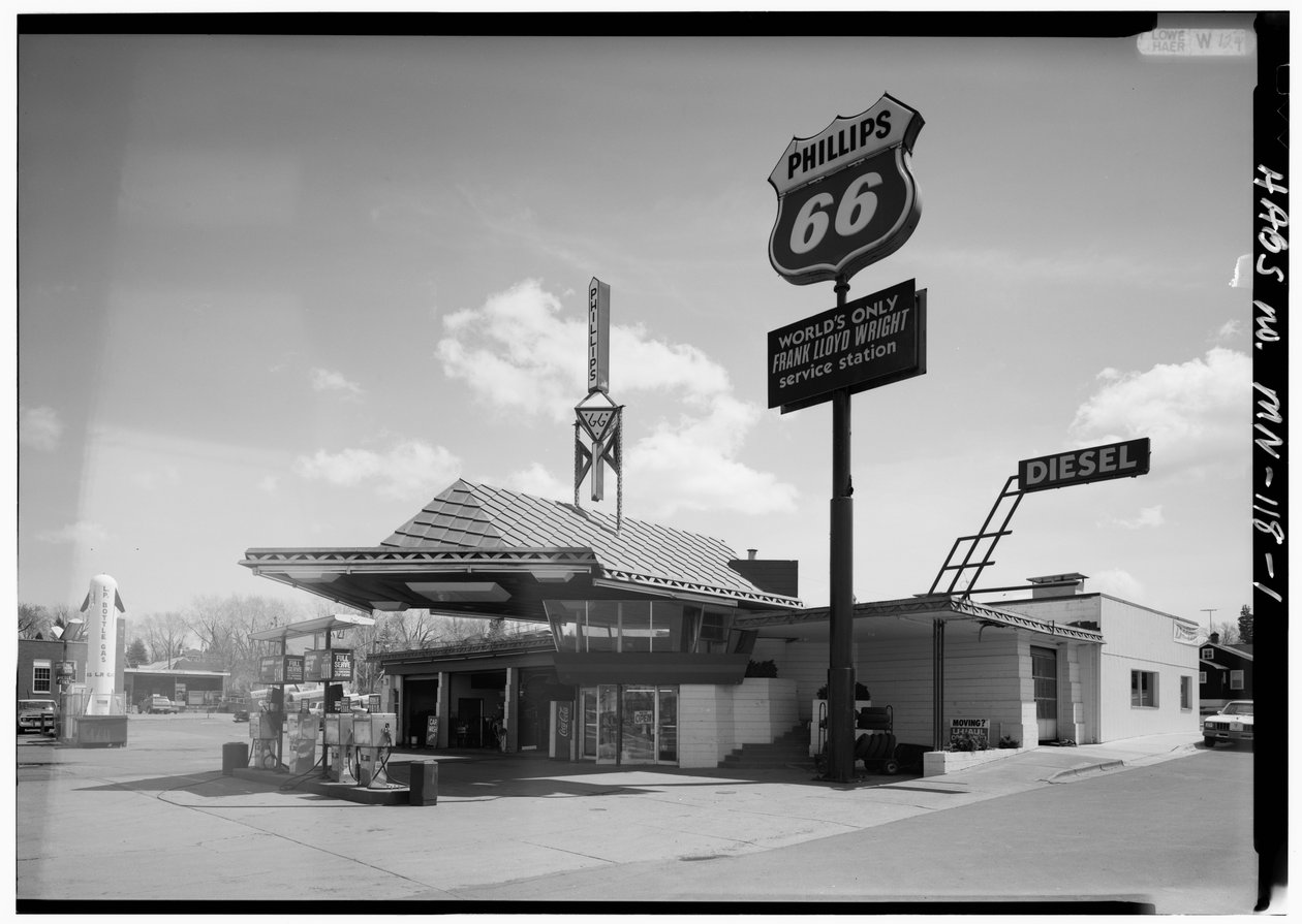 Lindholm Petrol Şirketi Servis İstasyonu, Cloquet, Minnesota (s/b fotoğraf) by American Photographer