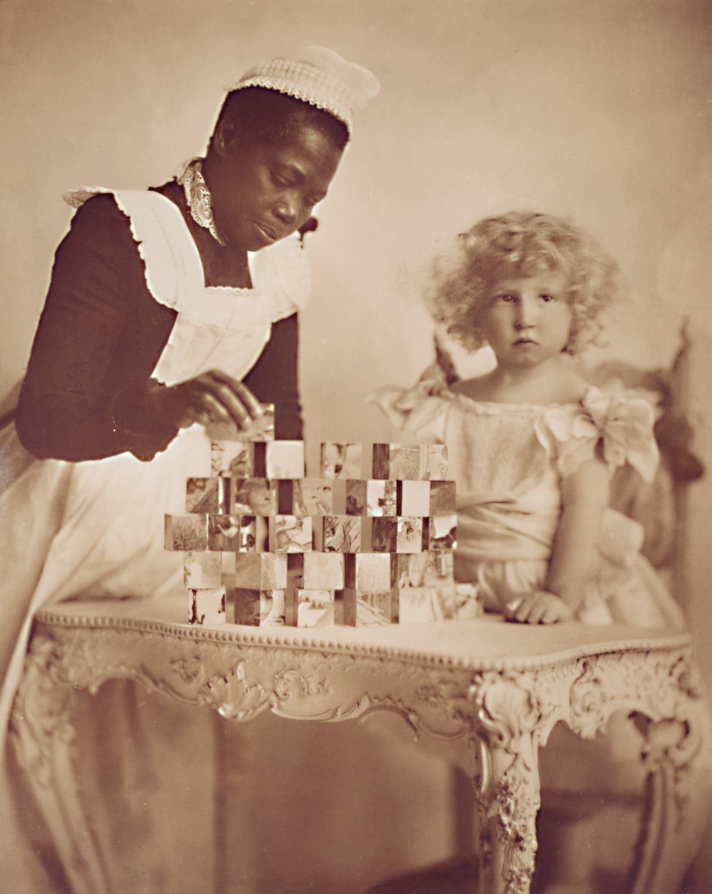 Maid DeAh, c.1900 (albüm baskılı fotoğraf) by American Photographer
