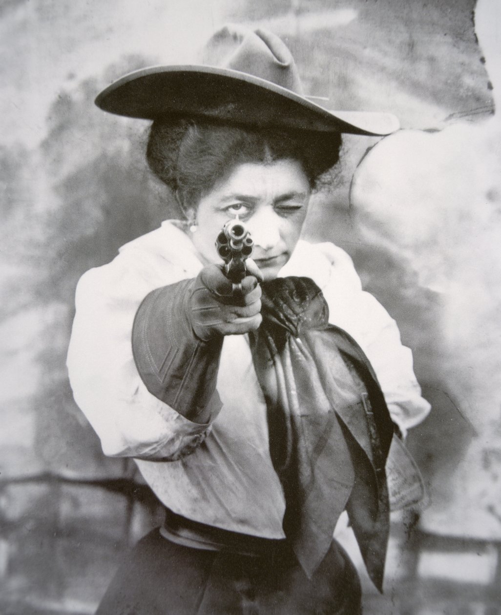 Mayıs Lillie (s/b fotoğraf) by American Photographer