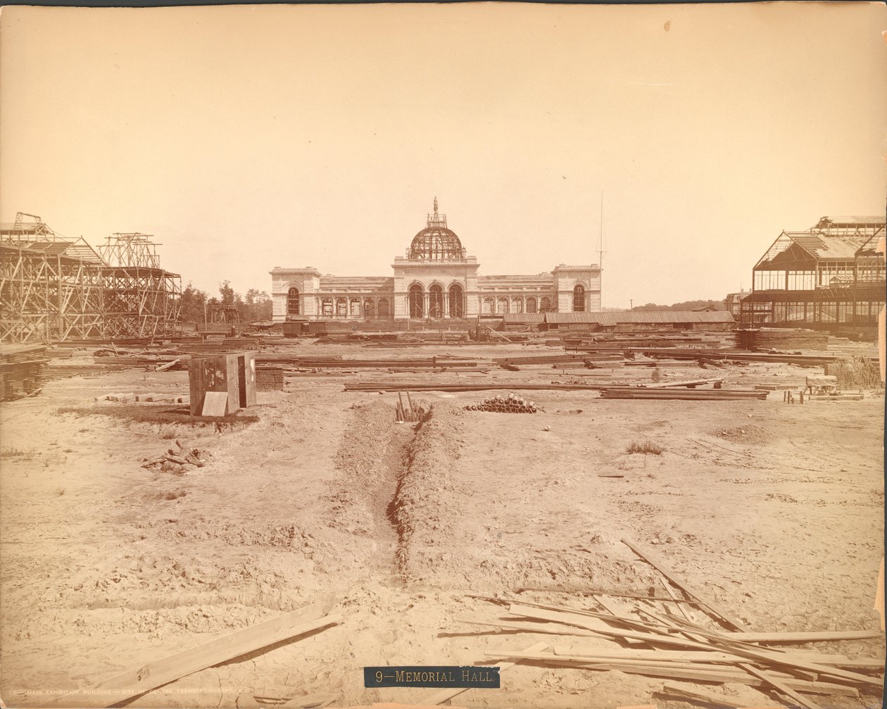 Memorial Hall İnşaat Alanı, Centennial Uluslararası 1876 Sergisi, Philadelphia by American Photographer
