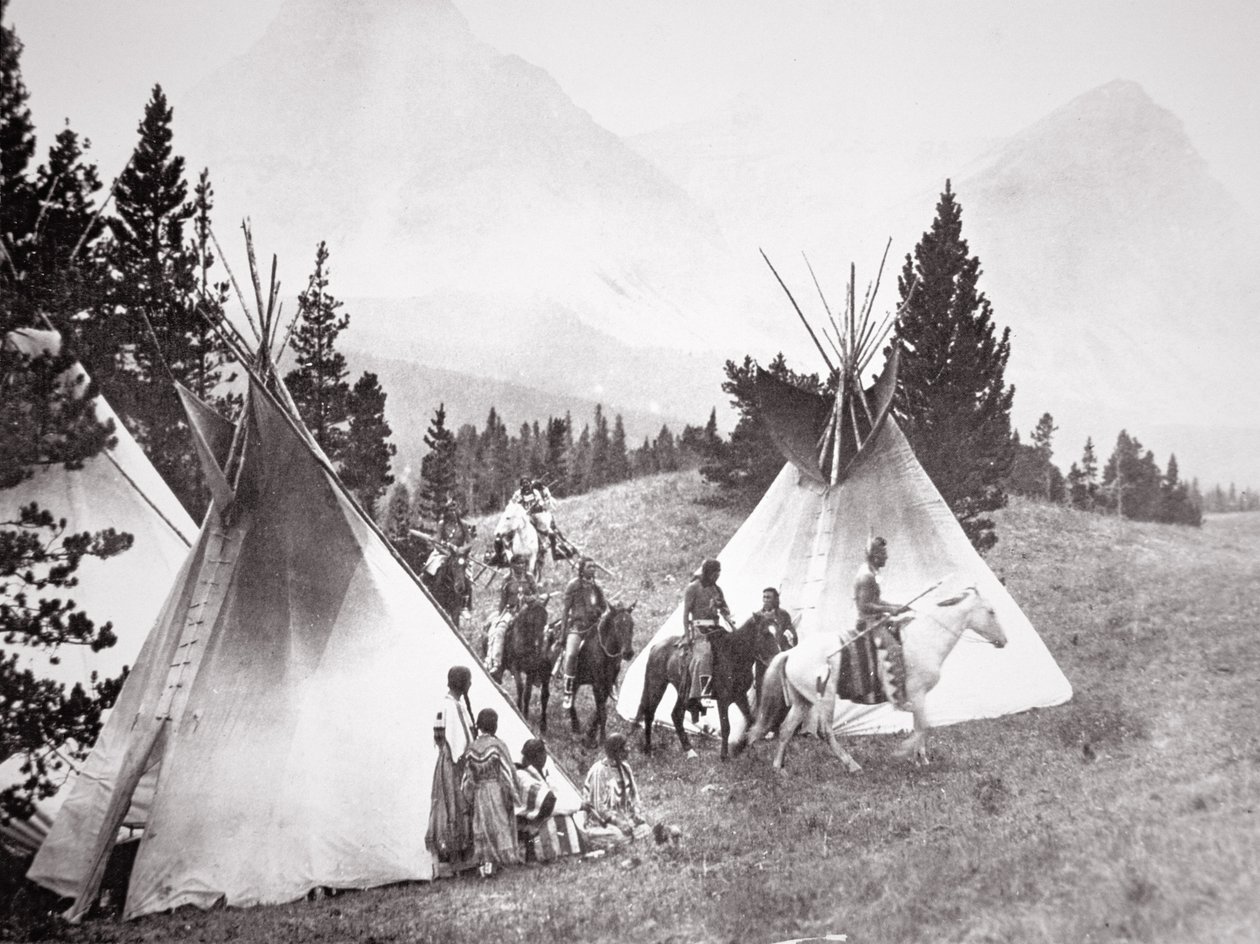 Kızılderili Teepee Kampı, Montana, c.1900 (s/b fotoğraf) by American Photographer