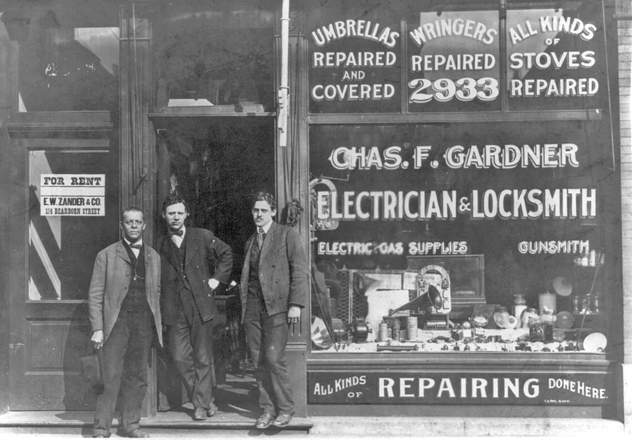 2933 State St., Chicago, Illinois, c.1899 adresindeki ABD'de türünün tek Black mağazası (s/b fotoğraf) by American Photographer