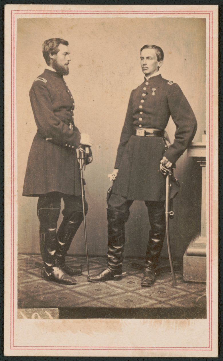 Orléans Prensi Philippe, Paris Kontu ve kardeşi Orléans Prensi Robert, Chartres Dükü, Birlik üniformalı ve kılıçlı, 1861-62 dolayları (s/b fotoğraf) by American Photographer