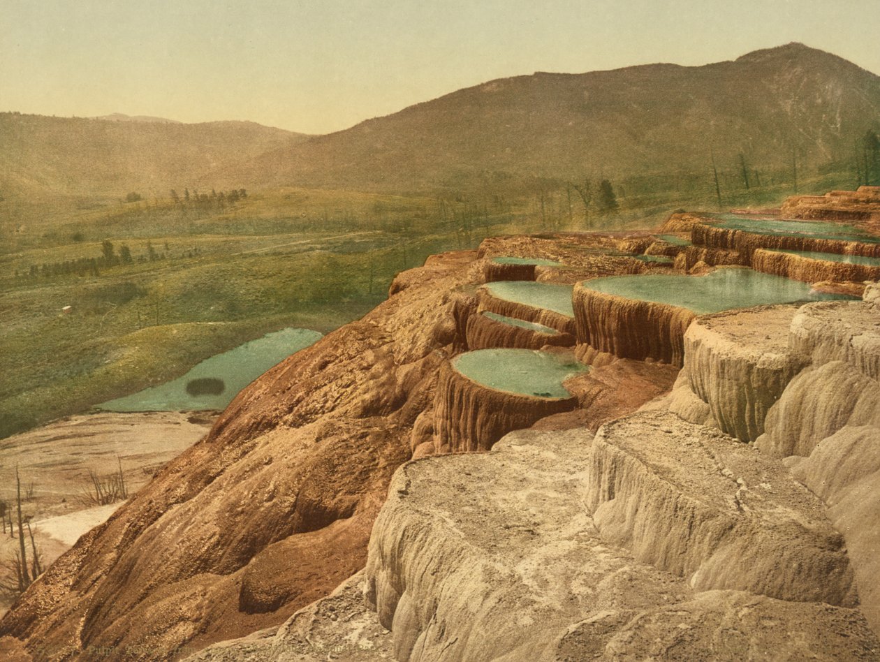 Yukarıdan Minber Terasları, Yellowstone Ulusal Parkı, c.1898 (fotokrom) by American Photographer
