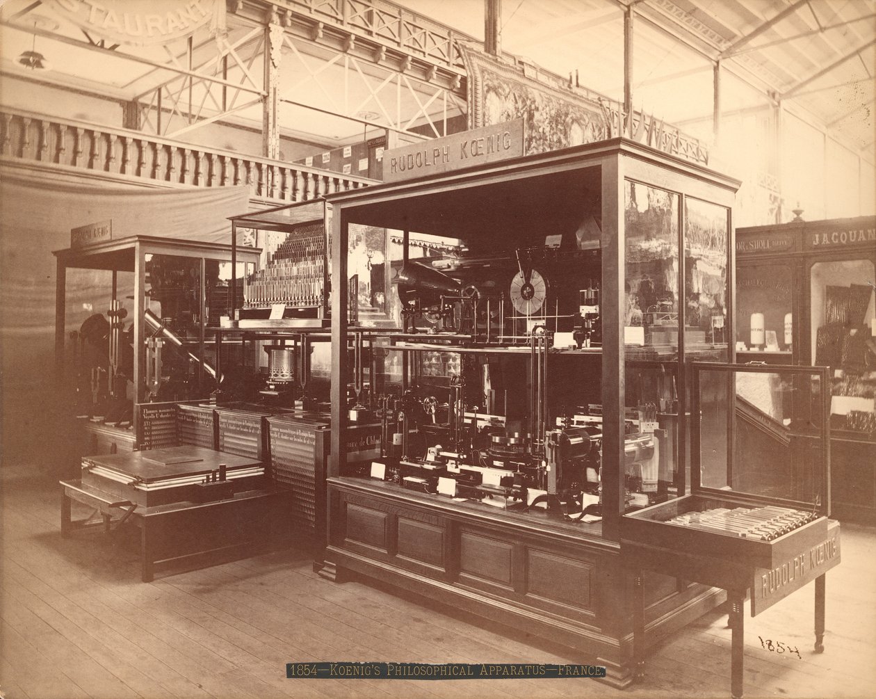 Rudolph Koenigs Sergisi, Felsefi Cihaz, Ana Sergi, Centennial Uluslararası Sergisi, Philadelphia, 1876 (gümüş albümen baskı) by American Photographer
