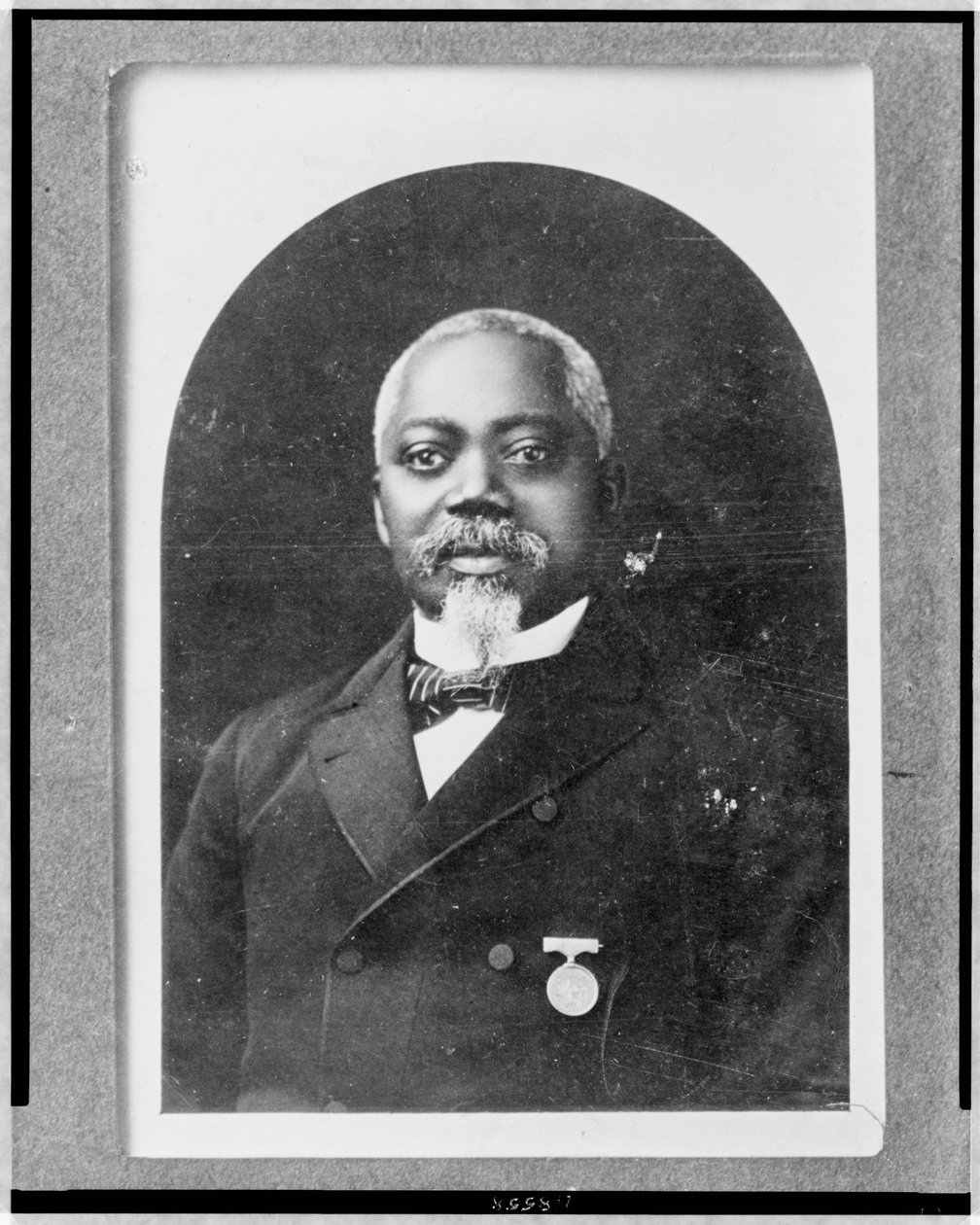 Çavuş. William Carney, baş-omuz portre, öne bakan, 1900 dolayları (s/b fotoğraf) by American Photographer