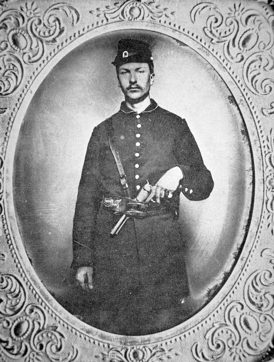 Bilinmeyen Birlik askeri, Colt Dragoon tabancasıyla silahlanmış (s/b fotoğraf) by American Photographer