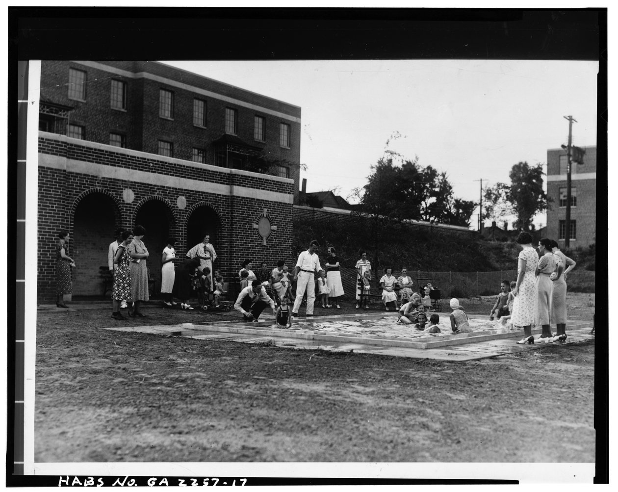Seyir havuzu, Techwood Homes (Toplu Konut), North Avenue, Parker Street, William Street & Lovejoy Street, Atlanta, Fulton County, GA, 1940 dolayları (s/b fotoğraf) by American Photographer