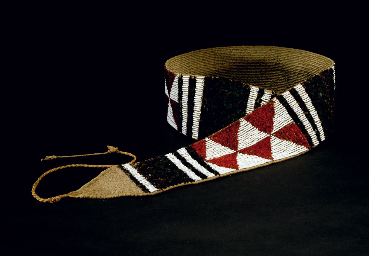 Bir Kadının Tören Kemeri, Maidu kabilesi, California by American School
