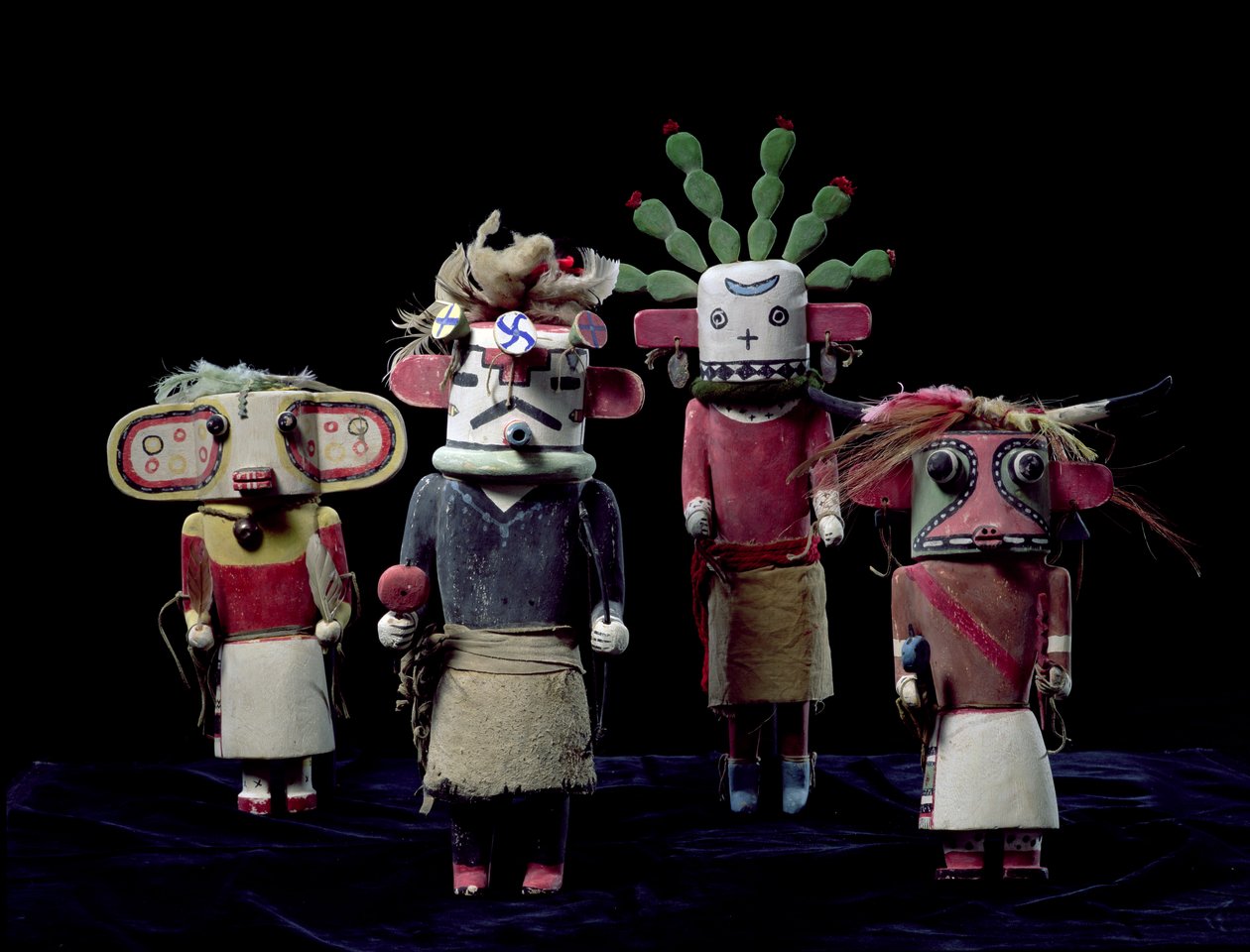 Dört Kachina bebek by American School