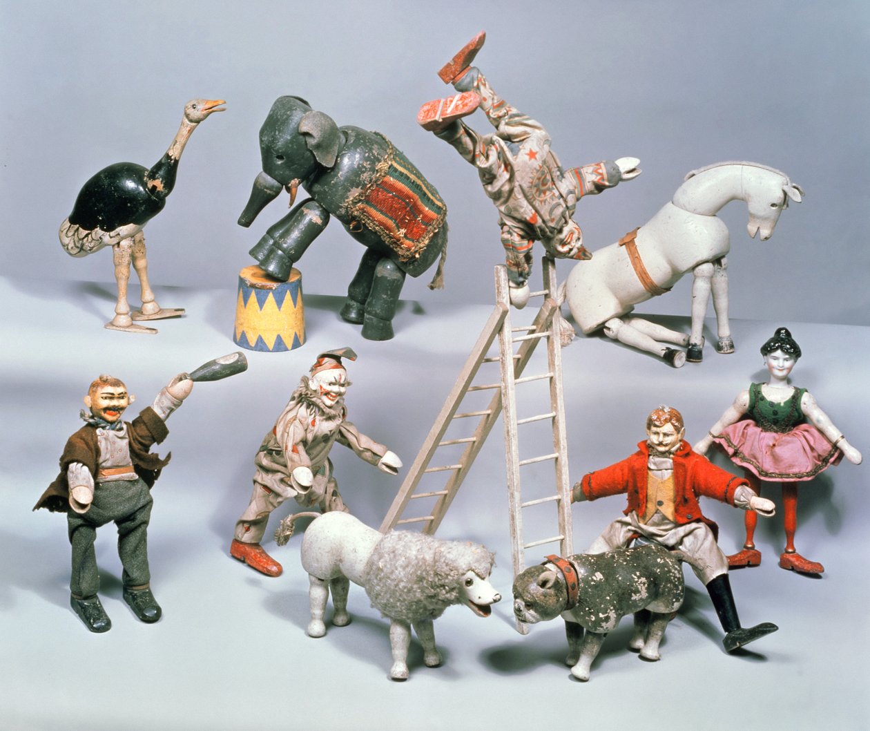 Humpty Dumpty Circus akrobatları ve hayvanat bahçesi. c.1900 (ahşap ve kağıt hamuru) by American School