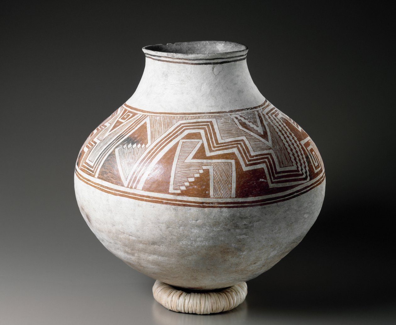 Geometrik desenli Mogollon kavanoz, stil II, 1025-1150 (bikrom astarlı toprak kap) by American School