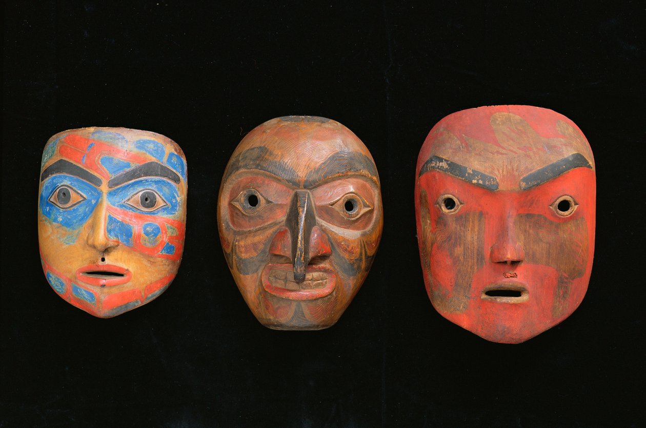 Üç şaman maskesi (boyalı pişmiş toprak) by American School
