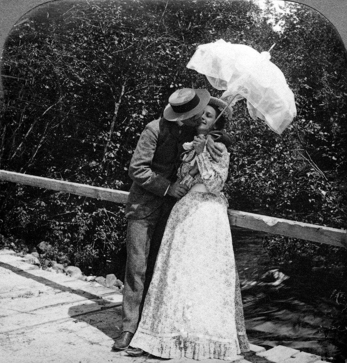 Yaz Kızı ve Sevgilisi. by American Stereoscopic Company