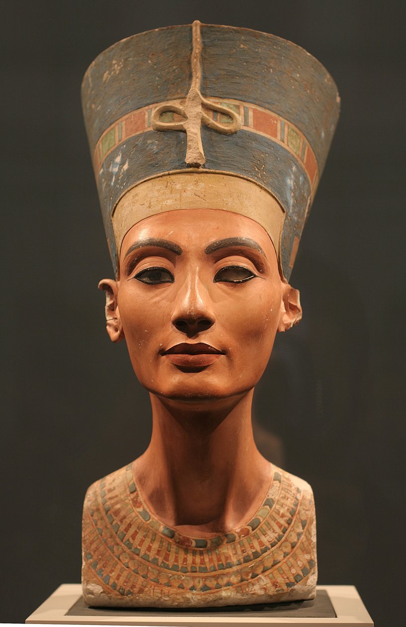 Nefertiti Büstü, yaklaşık MÖ 1350 by Ancient Egypt