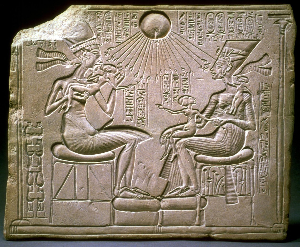 Kraliyet ailesi: Akhenaten, Nefertiti ve çocukları, yaklaşık MÖ 1350 by Ancient Egypt