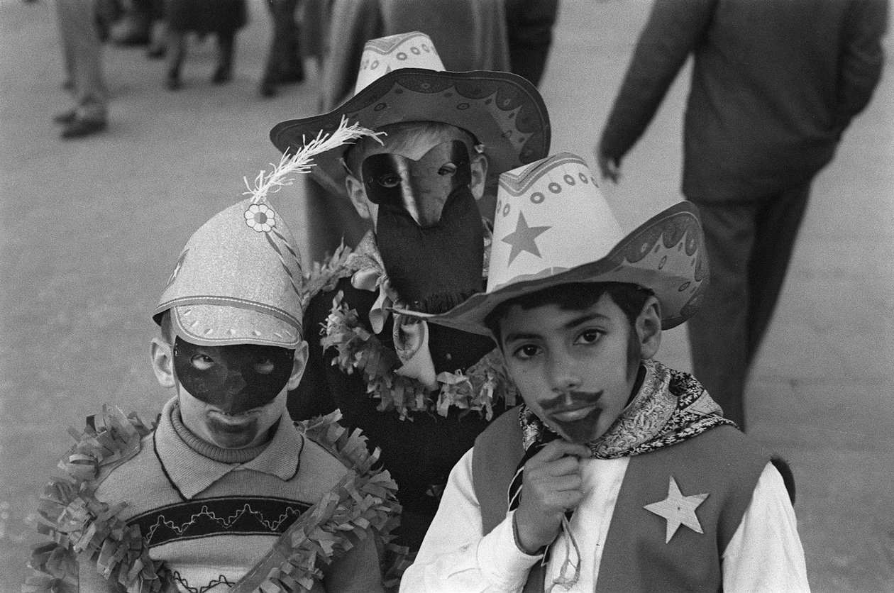 CROTONE, MASKELİ ÇOCUKLAR 1957, Crotone by Ando Gilardi