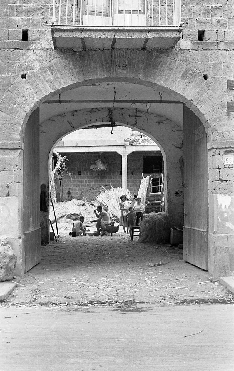 KENEVIR IŞLEME, IŞ YERINDE KAHVALTI by Ando Gilardi