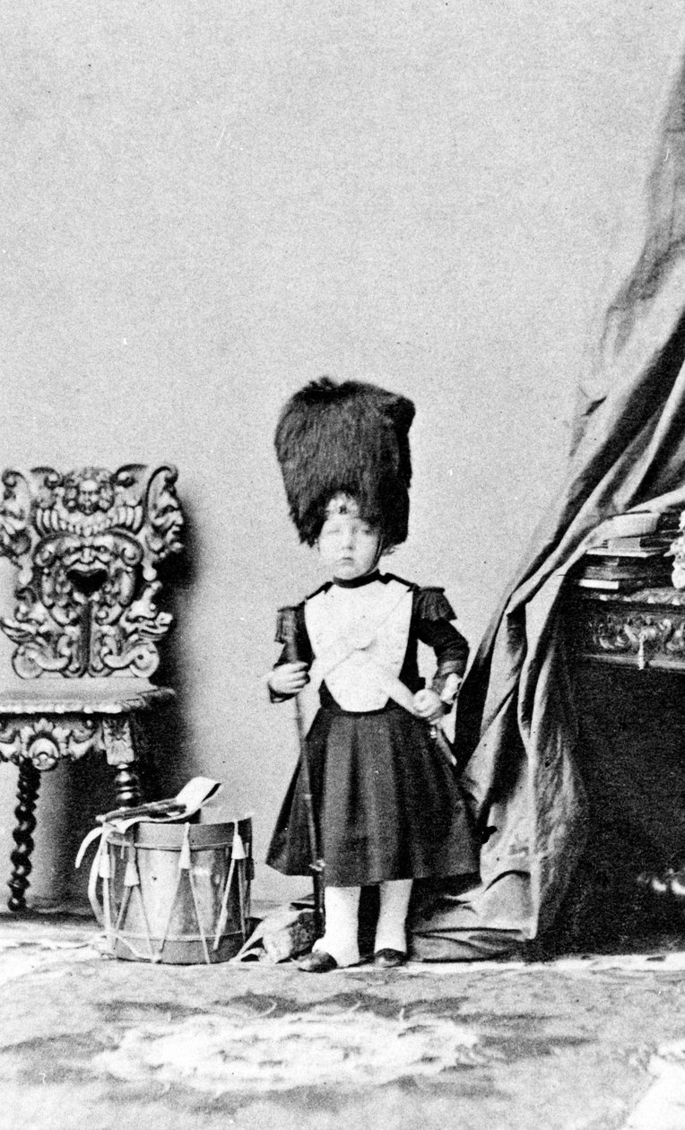 Grenadier Muhafızları Davulcusu üniformalı Prens İmparatorluk, 1860 dolayları by Andre Adolphe Eugene Disderi