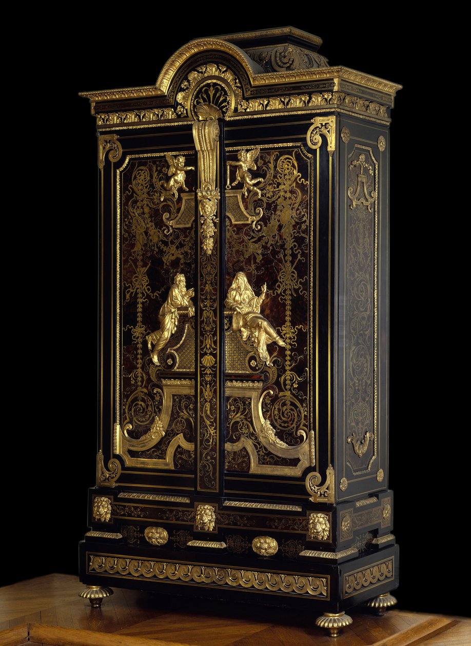Louis XIV tarzı mobilyalar (1661-1715): Gardırop, Andre Boulle (1642-1732) Vers 1710 Paris tarafından meşe, abanoz ve yaldızdan yapılmış Aspasie ve Socrates figürlerini süslüyor. Louvre müzesi by Andre Charles Boulle