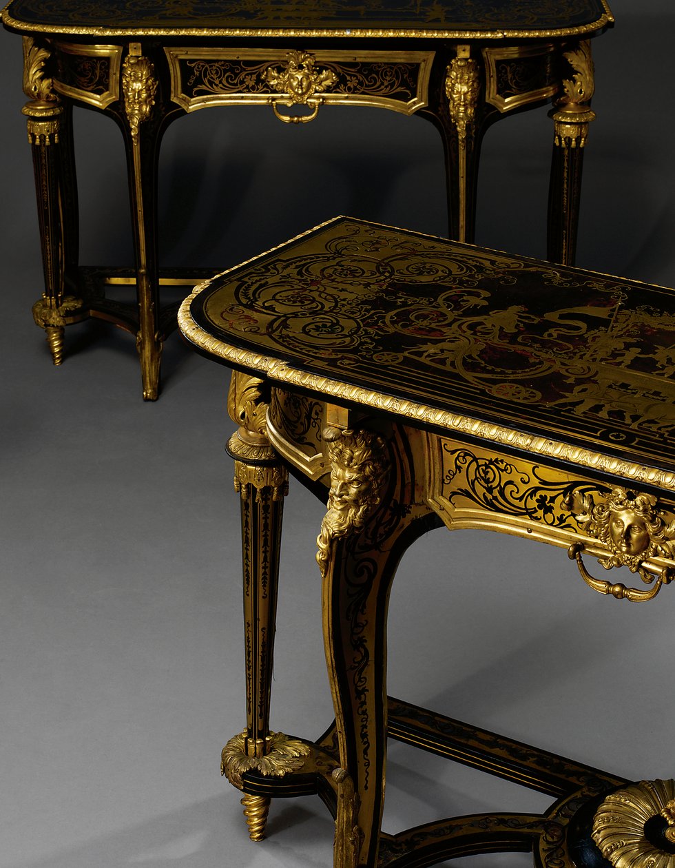 Uyumlu bir çift Louis XIV iskele masası, c.1710 by Andre Charles Boulle