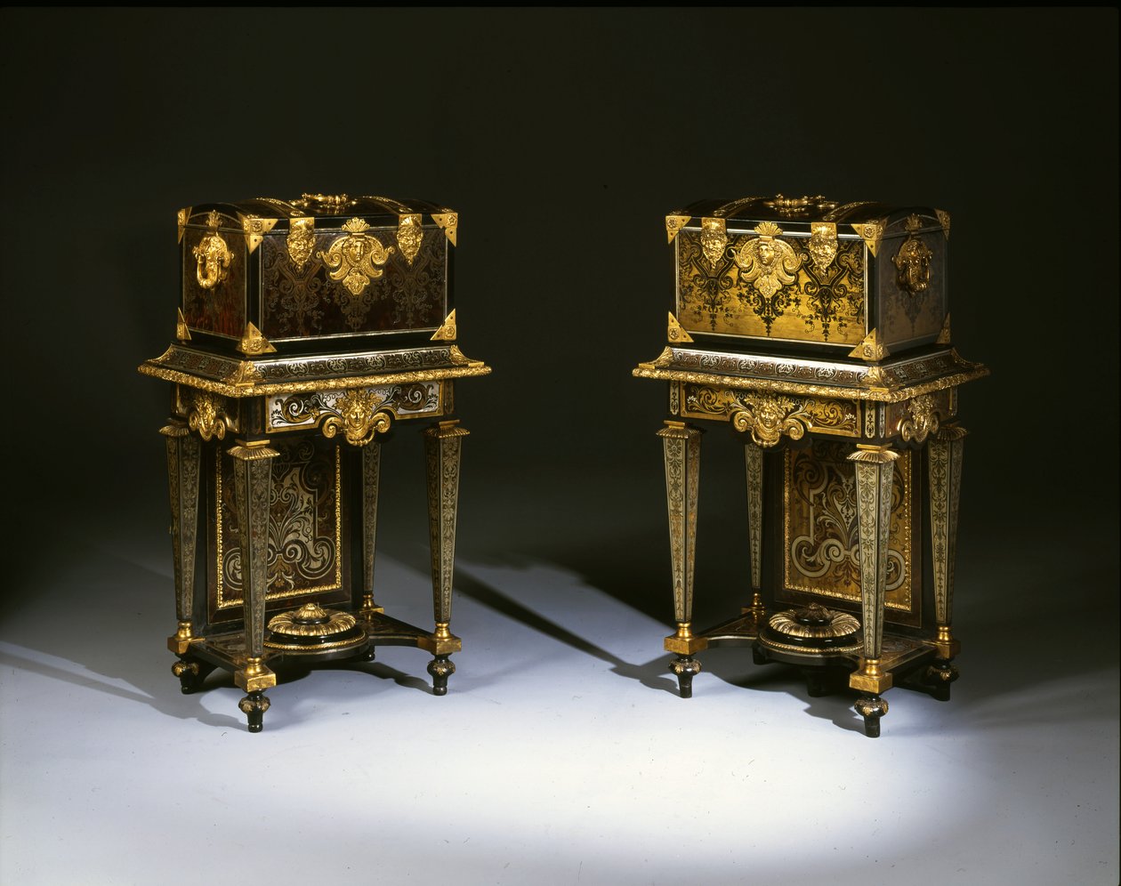 Louis XIV tuvalet sandıkları çifti by Andre Charles Boulle