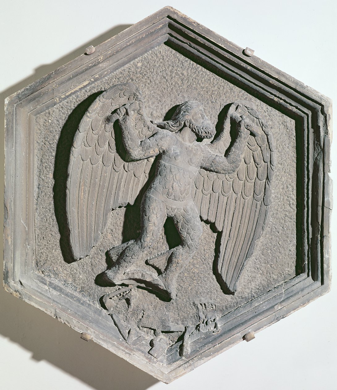 ಆರ್ಟ್ ಆಫ್ ಫ್ಲೈಟ್, ಡೇಡಾಲಸ್, ಆರ್ಟ್ಸ್ ಅಂಡ್ ಸೈನ್ಸಸ್‌ನ ಅಭ್ಯಾಸಗಾರರನ್ನು ಚಿತ್ರಿಸುವ ಸರಣಿಯಿಂದ ಷಡ್ಭುಜೀಯ ಅಲಂಕಾರಿಕ ಪರಿಹಾರ ಟೈಲ್, ಬಹುಶಃ ಜಿಯೊಟ್ಟೊ (c.1266-1337) ಸಿ.1334-48 (ಮಾರ್ಬಲ್) ಟರ್ಕ್‌ನ ವಿನ್ಯಾಸಗಳನ್ನು ಆಧರಿಸಿದೆ by Andrea Pisano