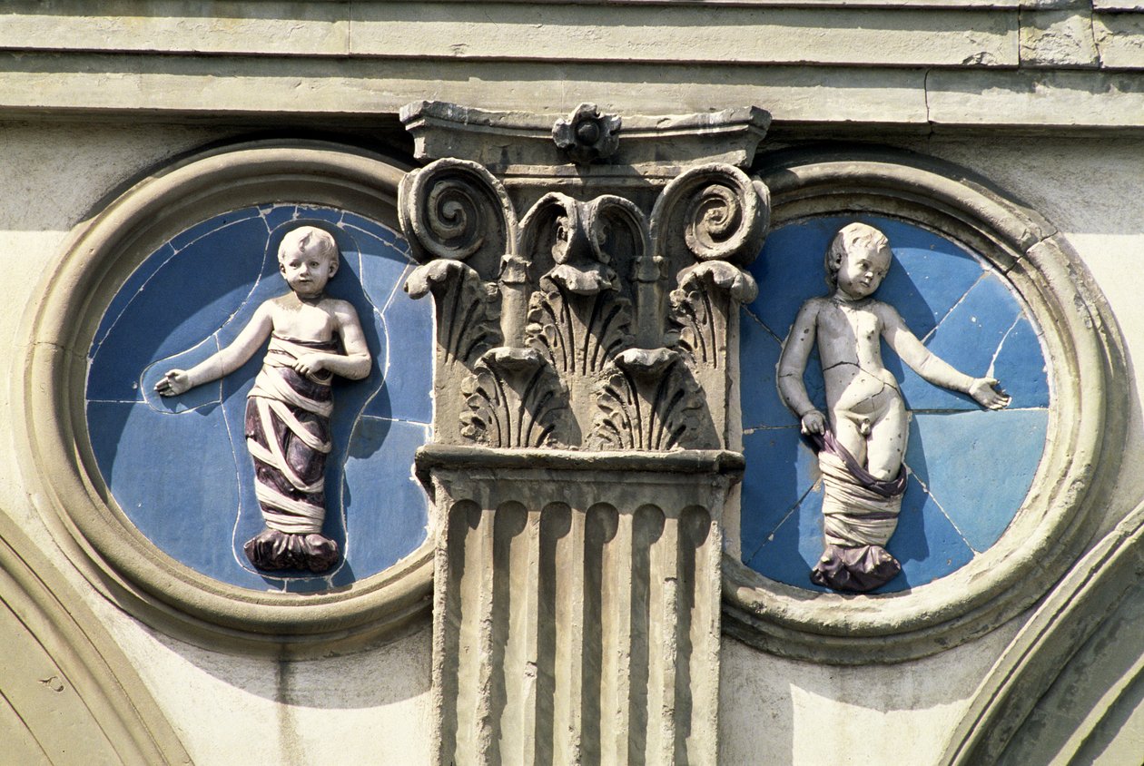 Sundurmanın bir köşesinden yuvarlak ve pilastr, c.1420 by Andrea Della Robbia