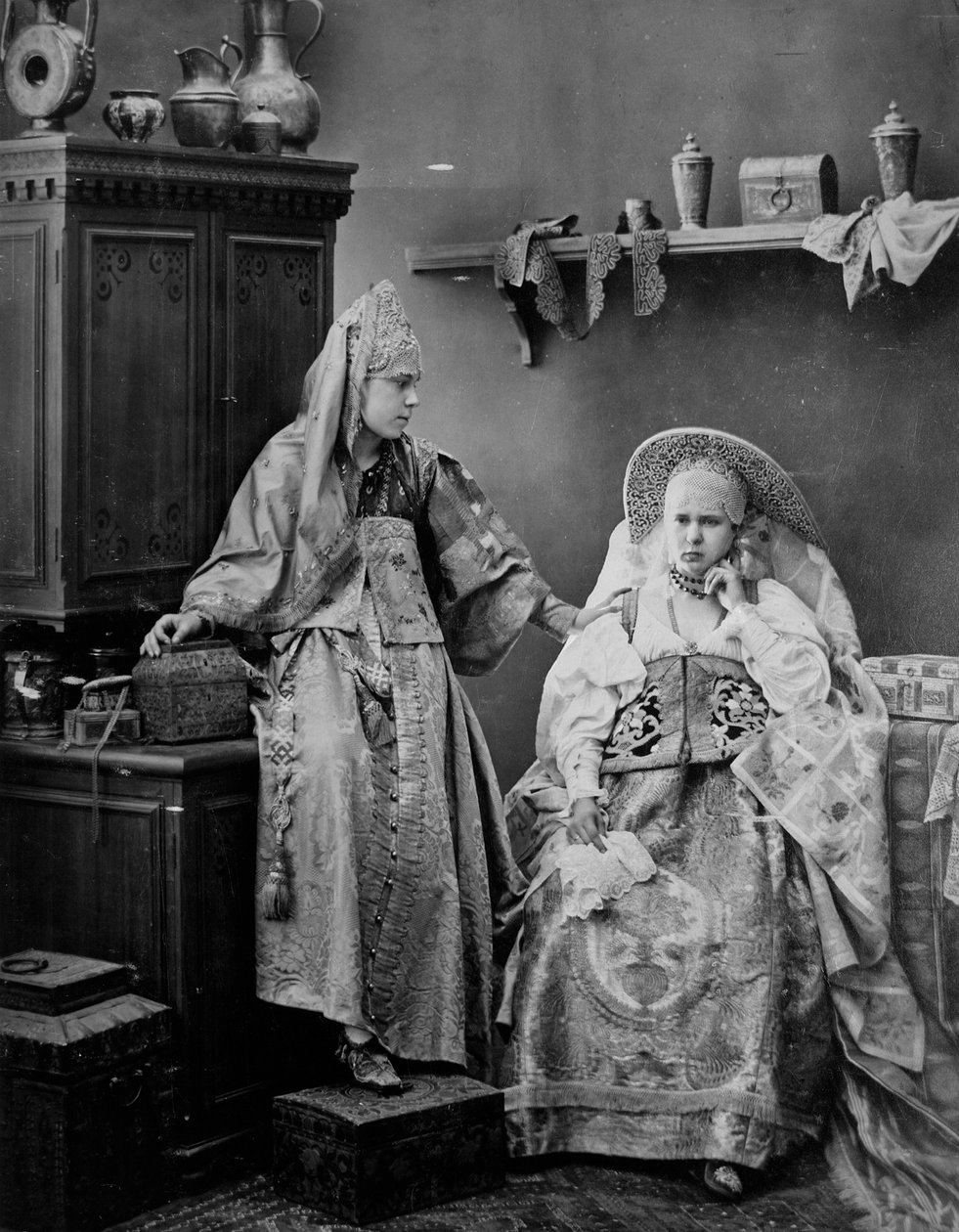 Rus elbiseli kızlar, c1870s-c1880s. by Andrei Osipovich Karelin