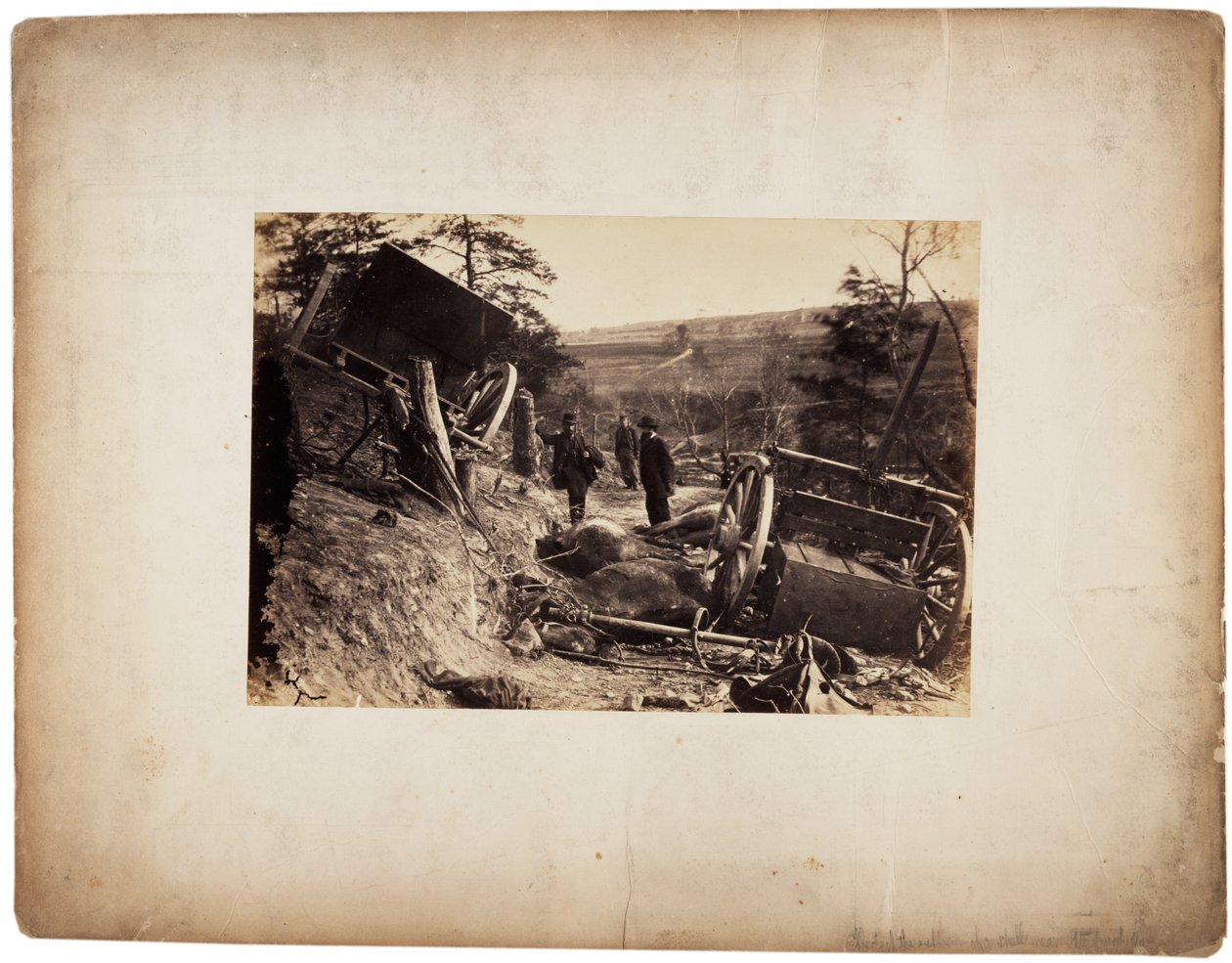 Albümen baskısı: Fredericksburg, Va., c.1862 yakınlarında mermi patlamasının etkisi (sepya fotoğrafı) by Andrew Joseph Russell