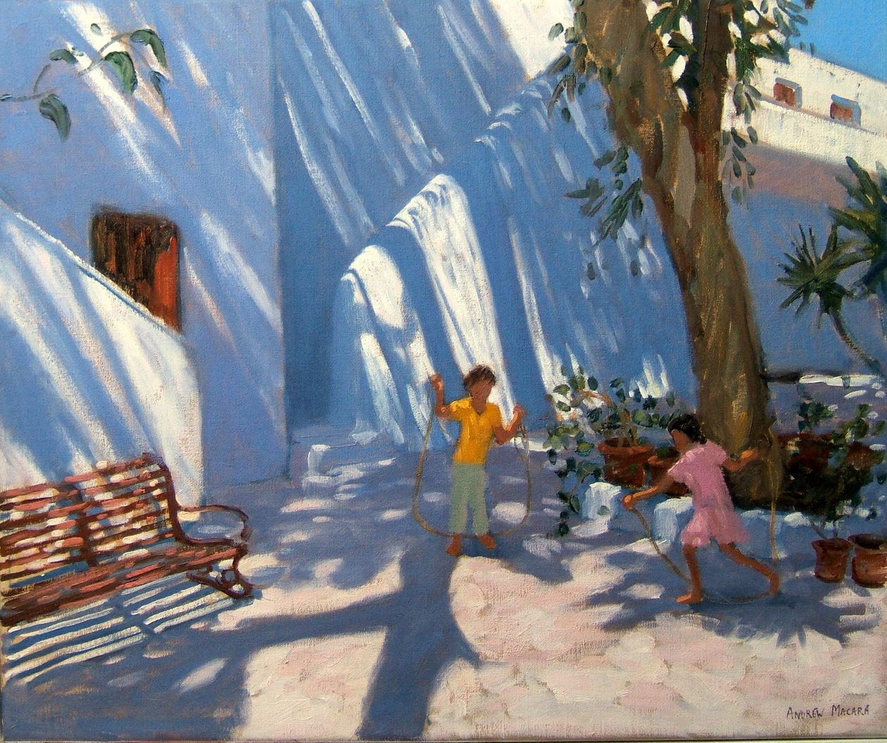 İki kız atlama, Mykonos by Andrew Macara