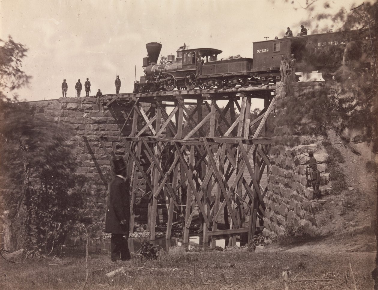 Orange ve İskenderiye Demiryolu Yolu üzerindeki Köprü, Albay Herman Haupt yönetiminde Ordu Mühendisleri tarafından onarıldığı gibi, 1865 (cam negatiften albüm gümüş baskı) by Andrew Joseph Russell