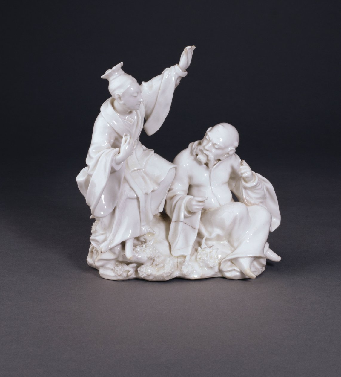 Bir dizi duyudan işitmenin simgesi olan bir Derby kuru kenarlı Chinoiserie grubu, c.1750-52 (Çin) by Andrew Planché
