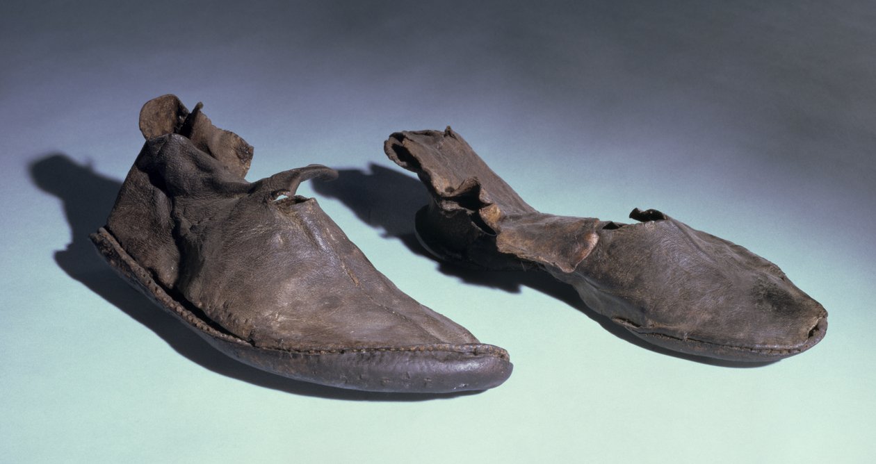 Ayakkabı, Anglo-Sakson, c.5.-10. yüzyıl (deri) by Anglo Saxon