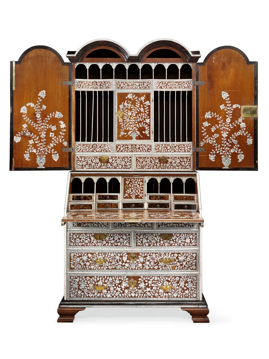 Büro dolabı, Vizagapatam, c.1720-30 (fildişi, tik, abanoz ve kaplumbağa kabuğu) by Anglo Indian School