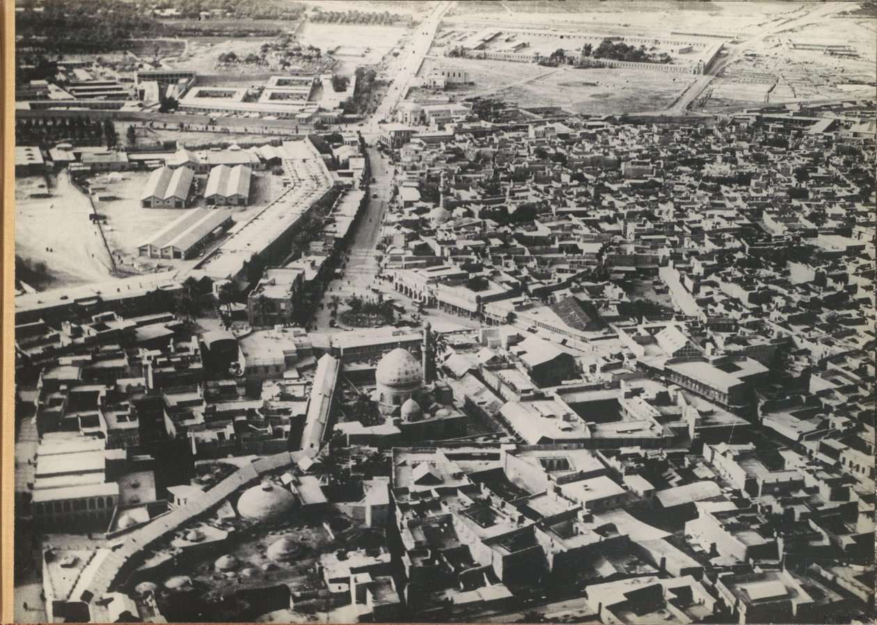 Orta Doğu'da (muhtemelen) havadan görülen şehir by Anonymous