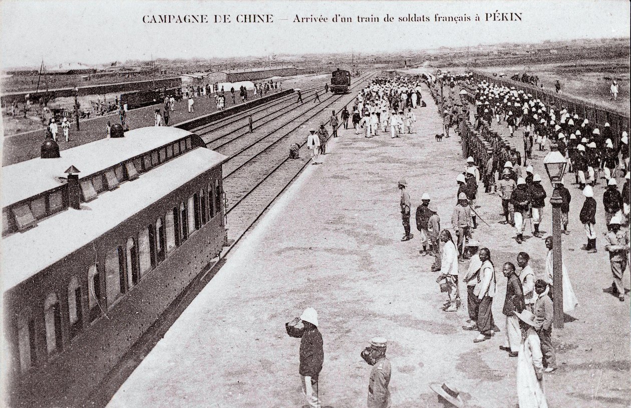 1900-1901 yılları arasında Çin Kampanya Fotoğrafçılığı sırasında bir Fransız asker treninin Pekin