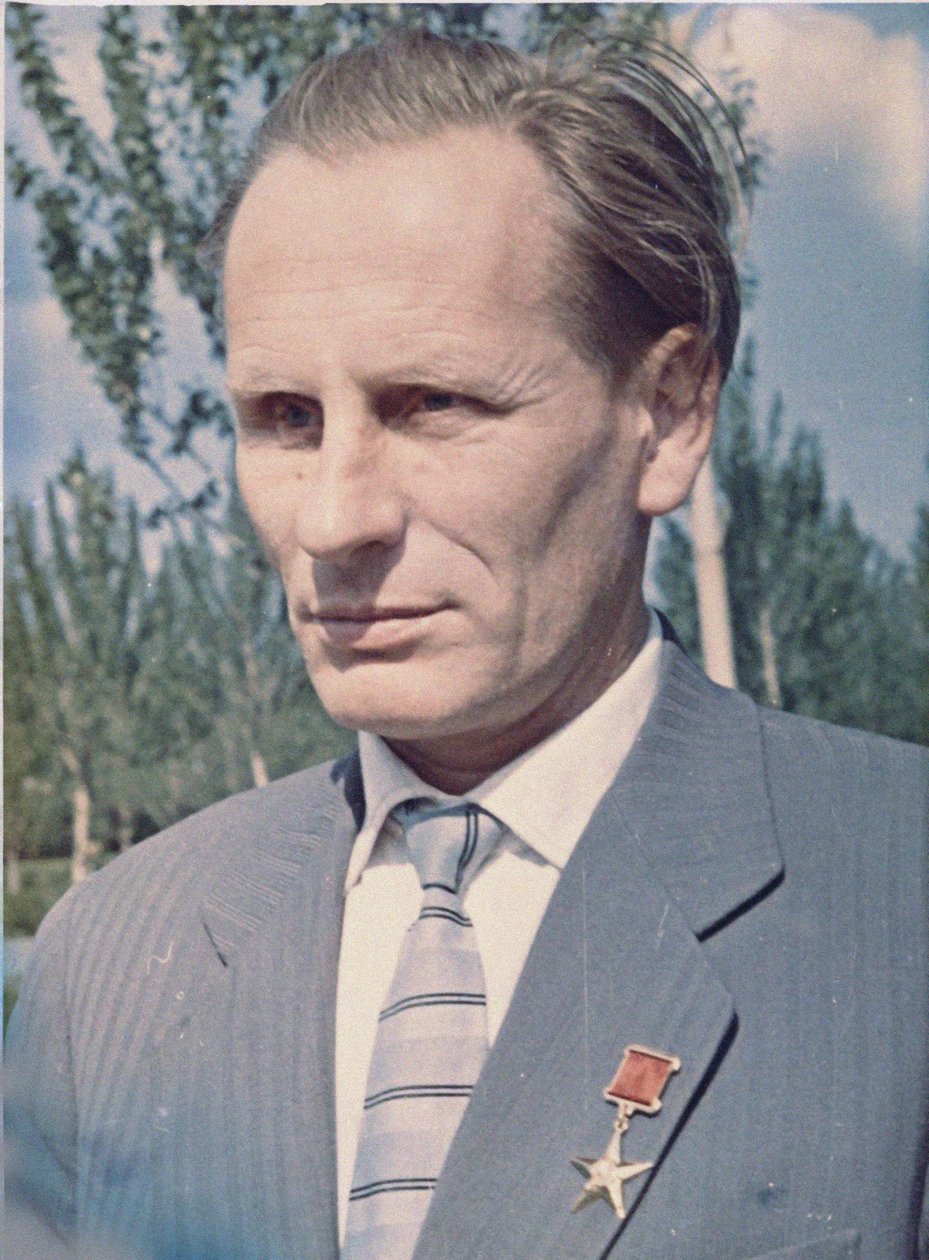 Mikhail Vasilyevich Melnikov (1919-1996), roket motoru tasarımcısı - Anonim. Renkli fotoğrafçılık Özel Koleksiyon by Anonymous Anonymous