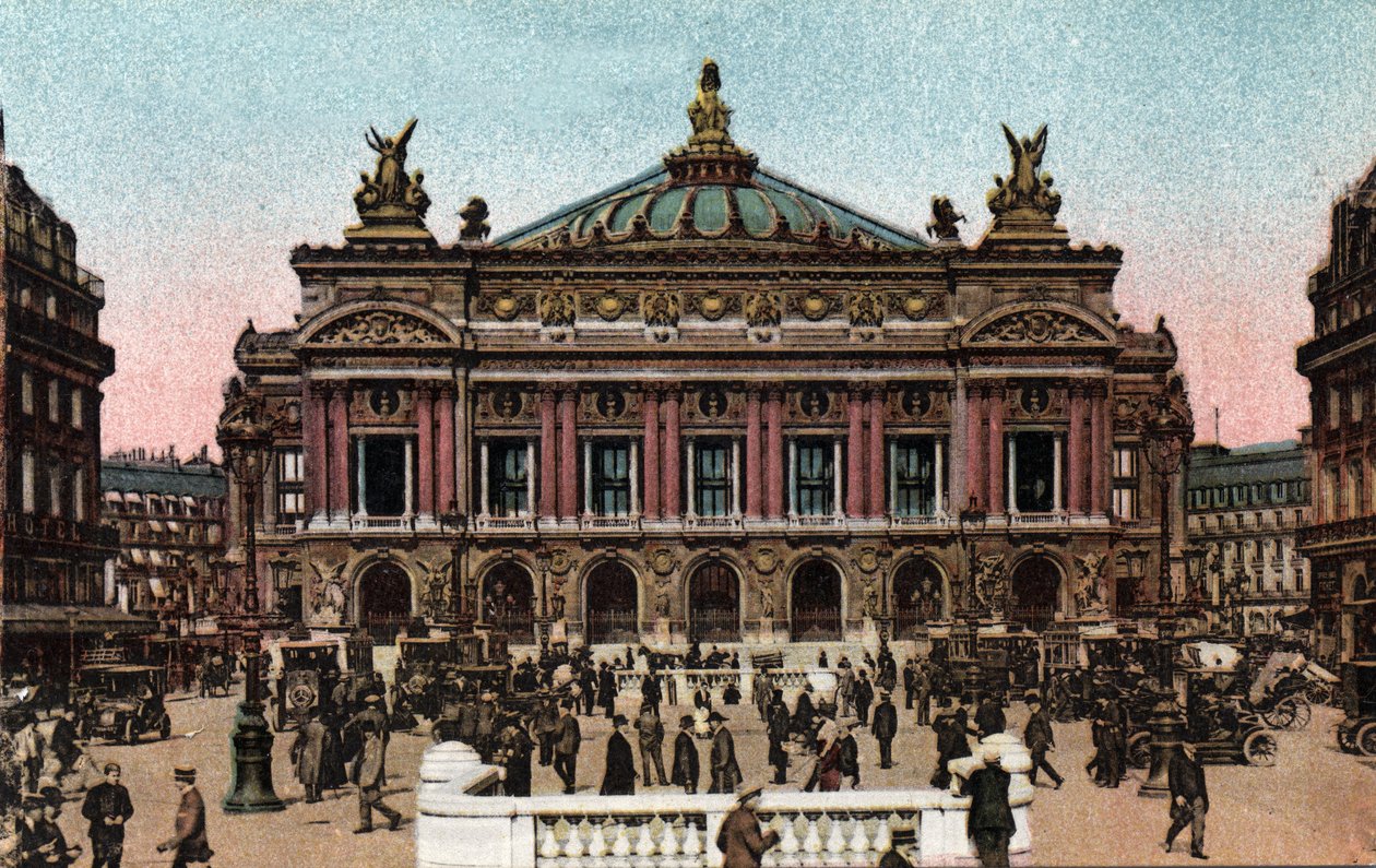 Paris: Charles Garnier (1825-1898) tarafından yapılan Opera cephesinin ve Place de l