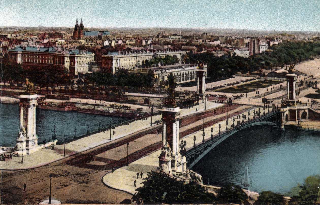 Paris: Seine üzerindeki Alexandre III köprüsünün görünümü. Paris şehrinin “Sanatsal Albümü”ndeki 1920 fotoğrafı. Özel koleksiyon. by Anonymous Anonymous