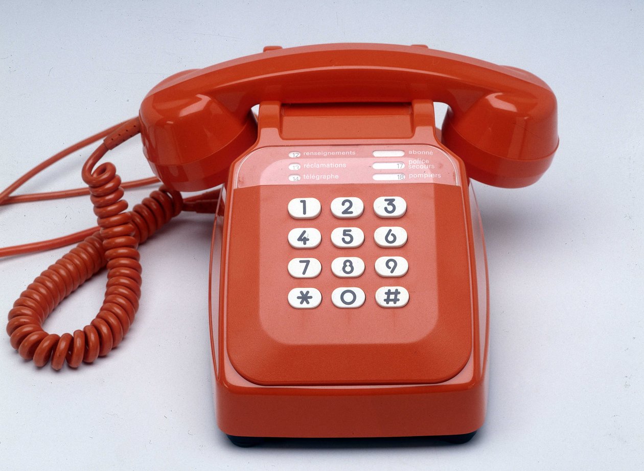 S63 turuncu plastik tuşlu telefon by Anonymous Anonymous
