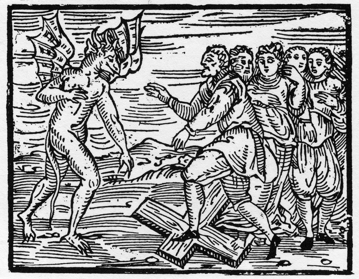 Şeytan müstakbel müritlerini çarmıhta yürümeye zorlar - “Compendium Maleficarum”, cadılarla, onların kötülükleriyle ve onların sortileriyle ilgilenir Francesco Maria Guazzo veya Guaccio veya Guaccius (15?? -16??) 1608 Özel Koleksiyon by Anonymous Anonymous