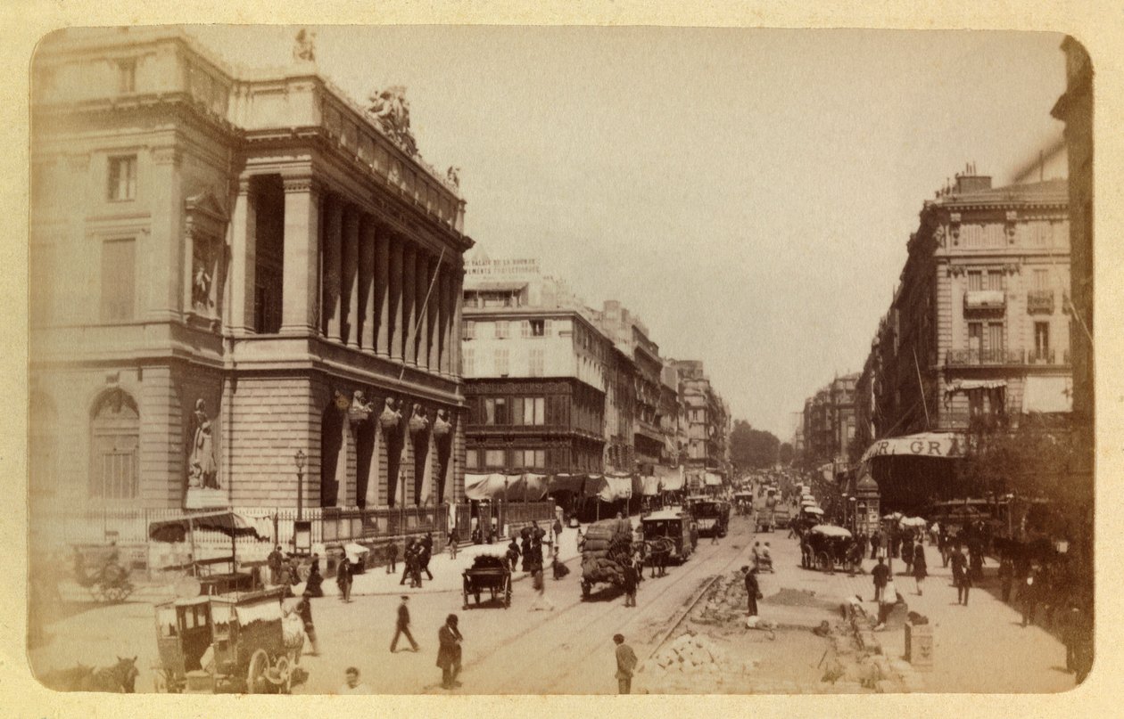 1885-1890 civarında Marsilya şehri ve çevresi: Rue Canebiere ve Rue de Noailles'in Perspektifi, Özel Koleksiyon by Anonymous Anonymous