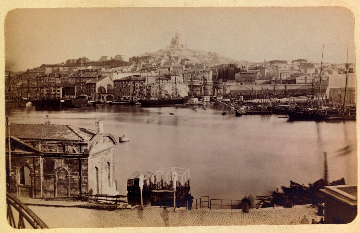 1885-1890 civarında Marsilya şehri ve çevresi: Eski liman ve Notre Dame de la Garde, Özel koleksiyon by Anonymous Anonymous