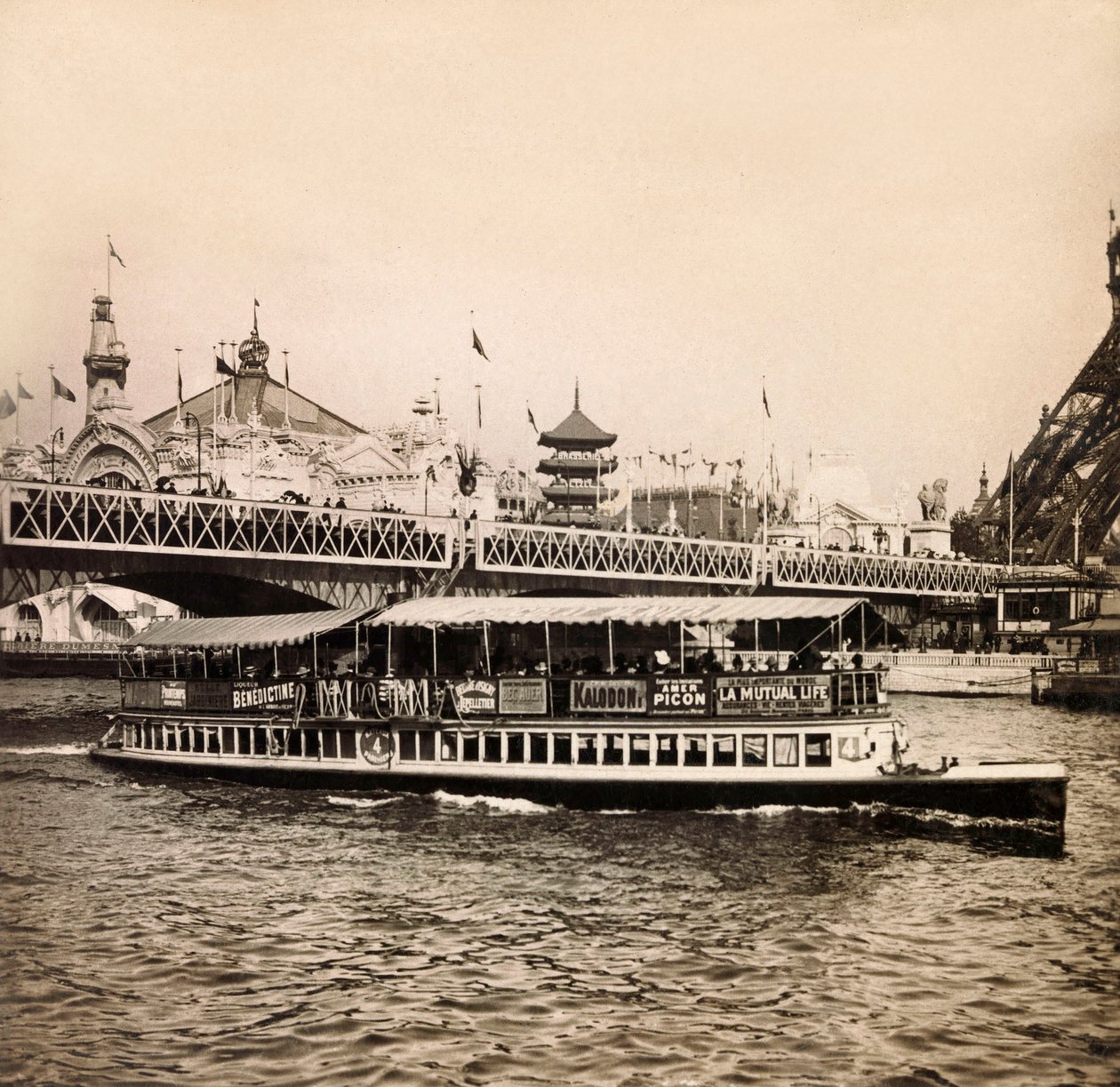 Universal Exposition of 1900 - Exposition Universelle de 1900 in Paris: Le pont d