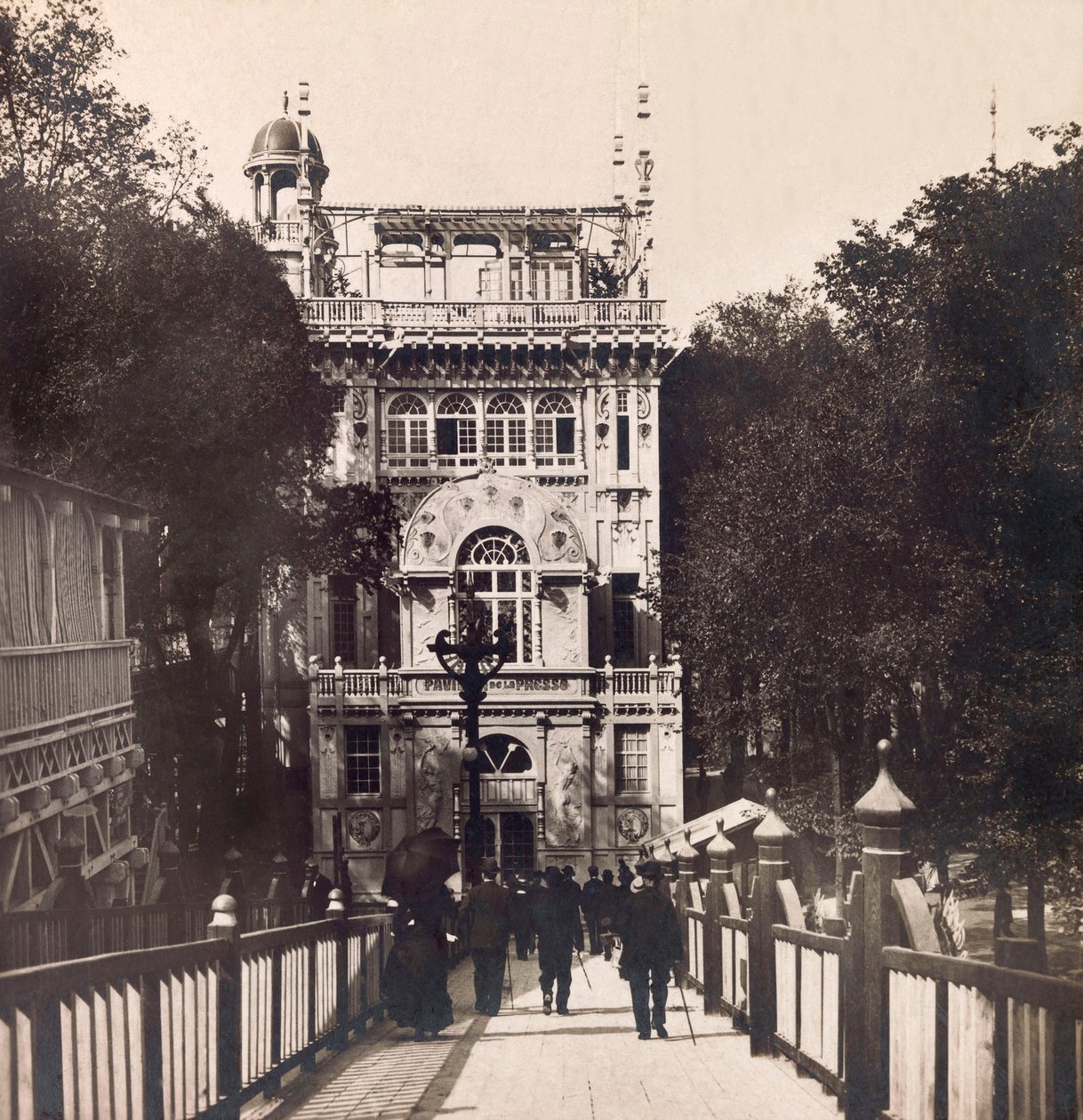 ಯುನಿವರ್ಸಲ್ ಎಕ್ಸ್‌ಪೊಸಿಷನ್ ಆಫ್ 1900 - ಎಕ್ಸ್‌ಪೊಸಿಷನ್ ಯೂನಿವರ್ಸೆಲ್ ಡಿ 1900 ಪ್ಯಾರಿಸ್: ದಿ ಪವಿಲ್ಲನ್ ಡೆ ಲಾ ಪ್ರೆಸ್ಸೆ - ಖಾಸಗಿ ಕಲೆಕ್ಷನ್‌ಟರ್ಕ್ by Anonymous Anonymous
