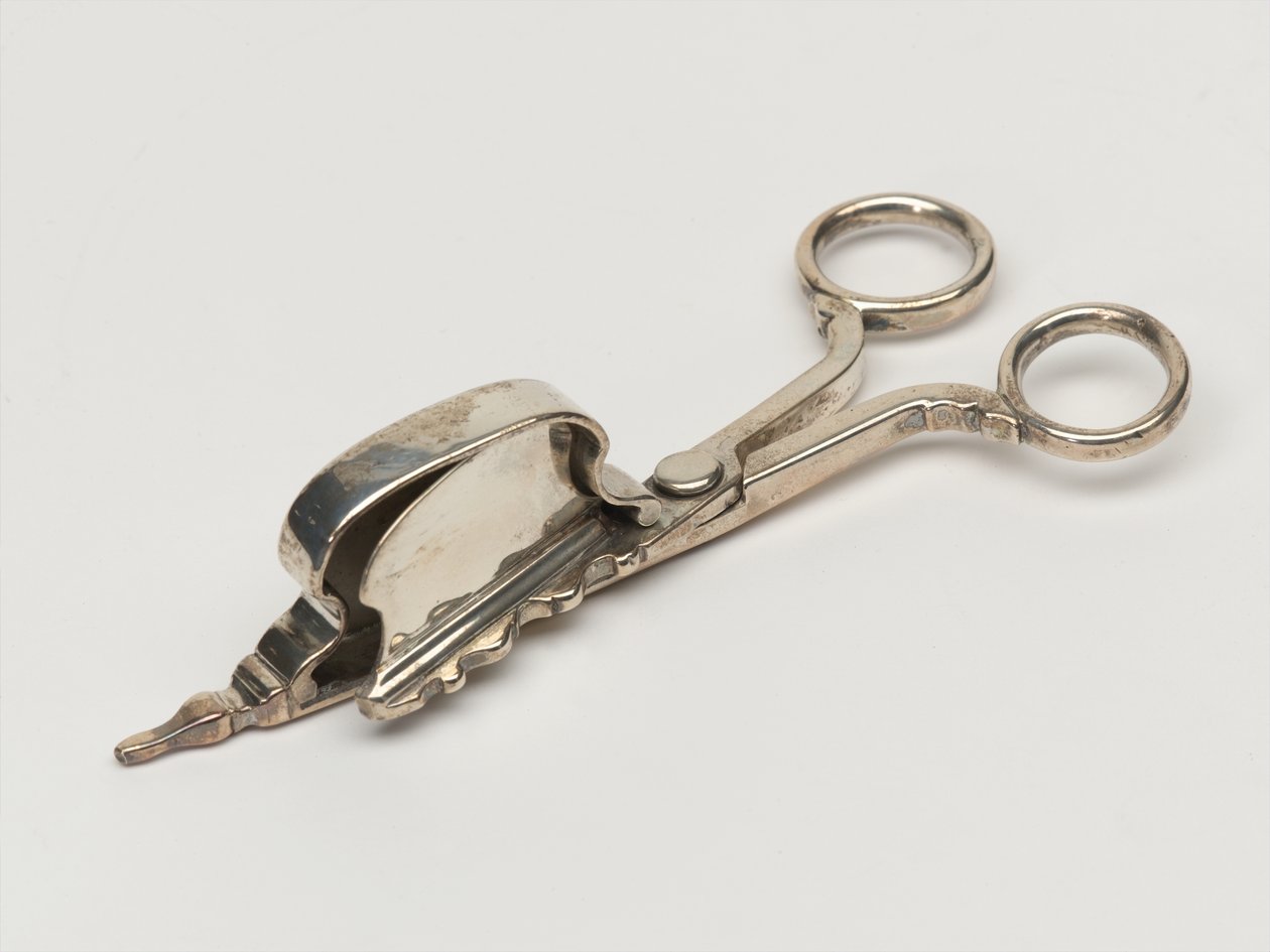 Mum söndürücü, Ordnance Kurulu, c.1696 (snuffer) by Anthony Nelme