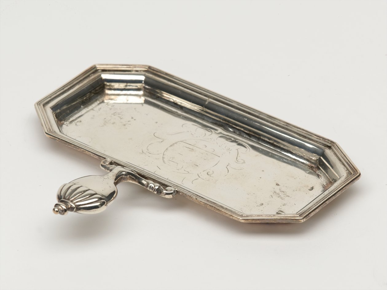 Mum snuffer tepsisi, Board of Ordnance, c.1696 (tepsi, snuffer) by Anthony Nelme