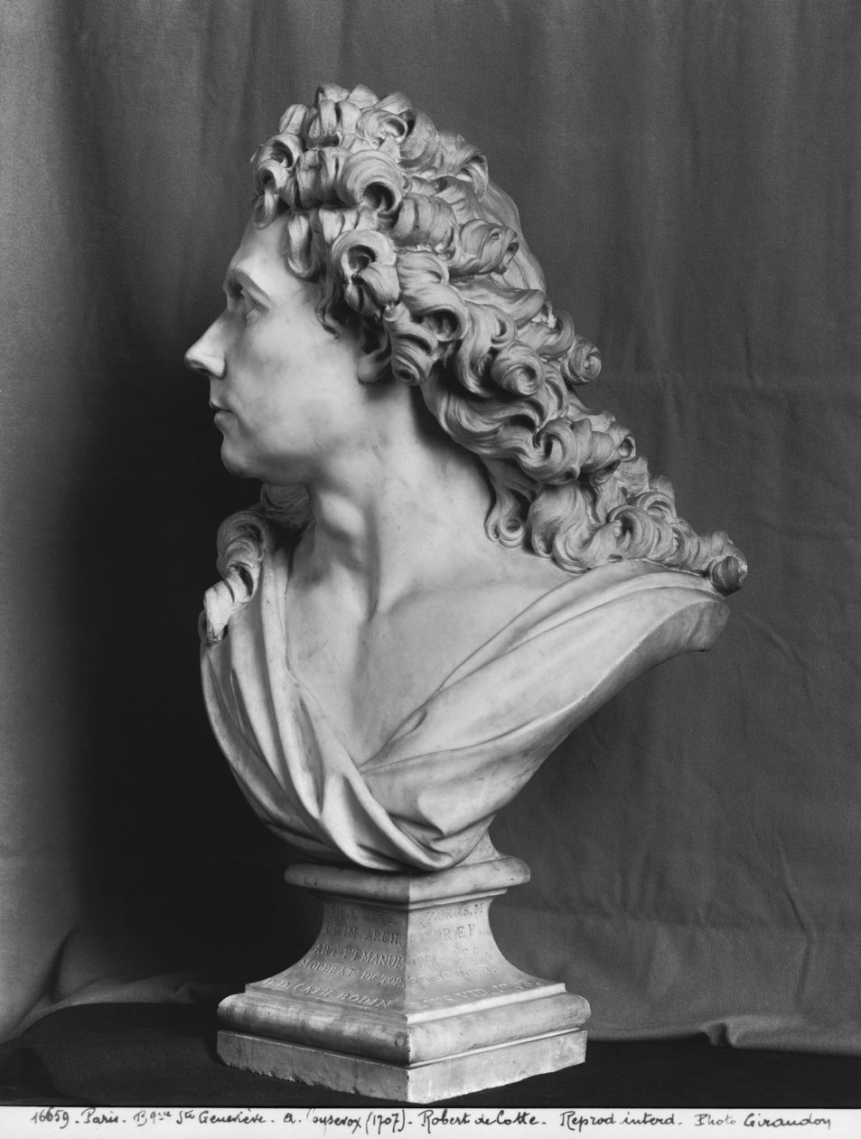 Robert de Cotte büstü, 1707 (ayrıca bkz. 346009, 346010) (mermer) by Antoine Coysevox